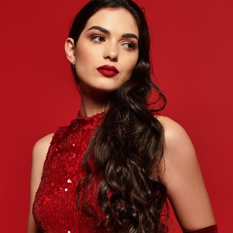 striking-beauty-in-red-attire-showcases-elegance-a-2026-01-09-10-59-12-utc.jpg